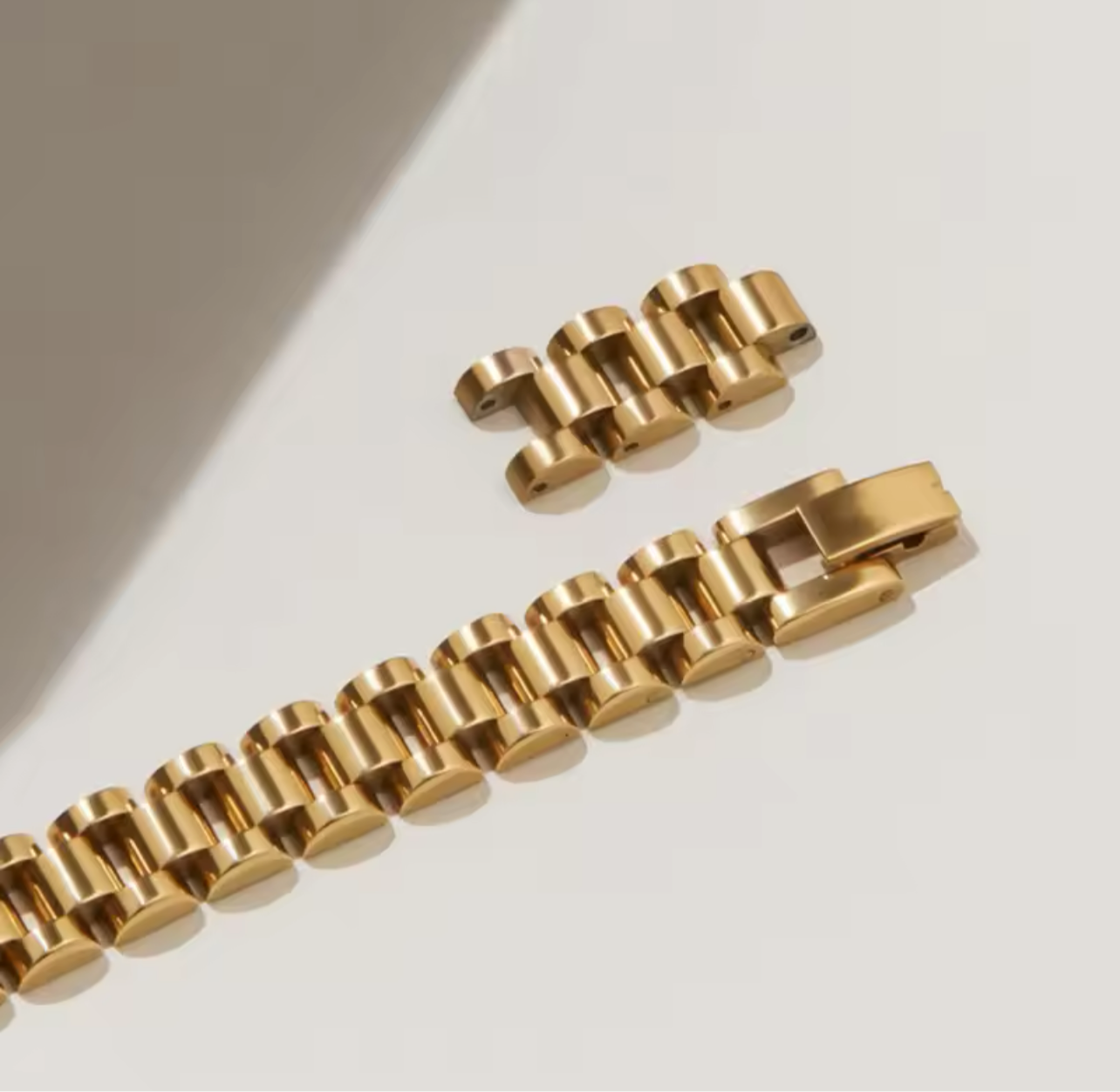 Leah Classic Golden Band Bracelet